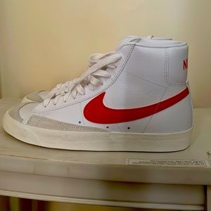 Nike Men’s Blazer Mid ‘77 Vintage.